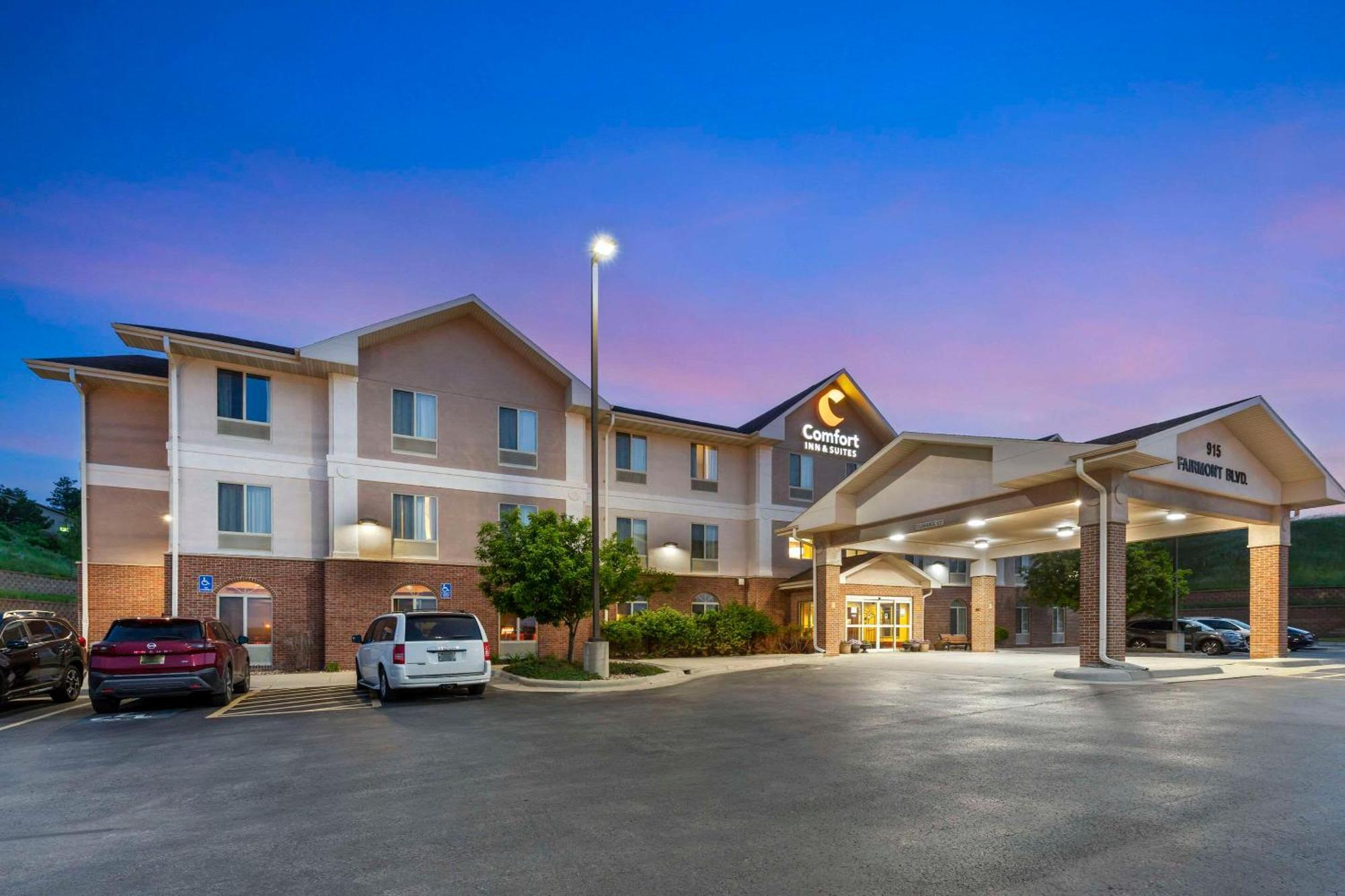 Comfort Inn & Suites Rapid City Exterior photo