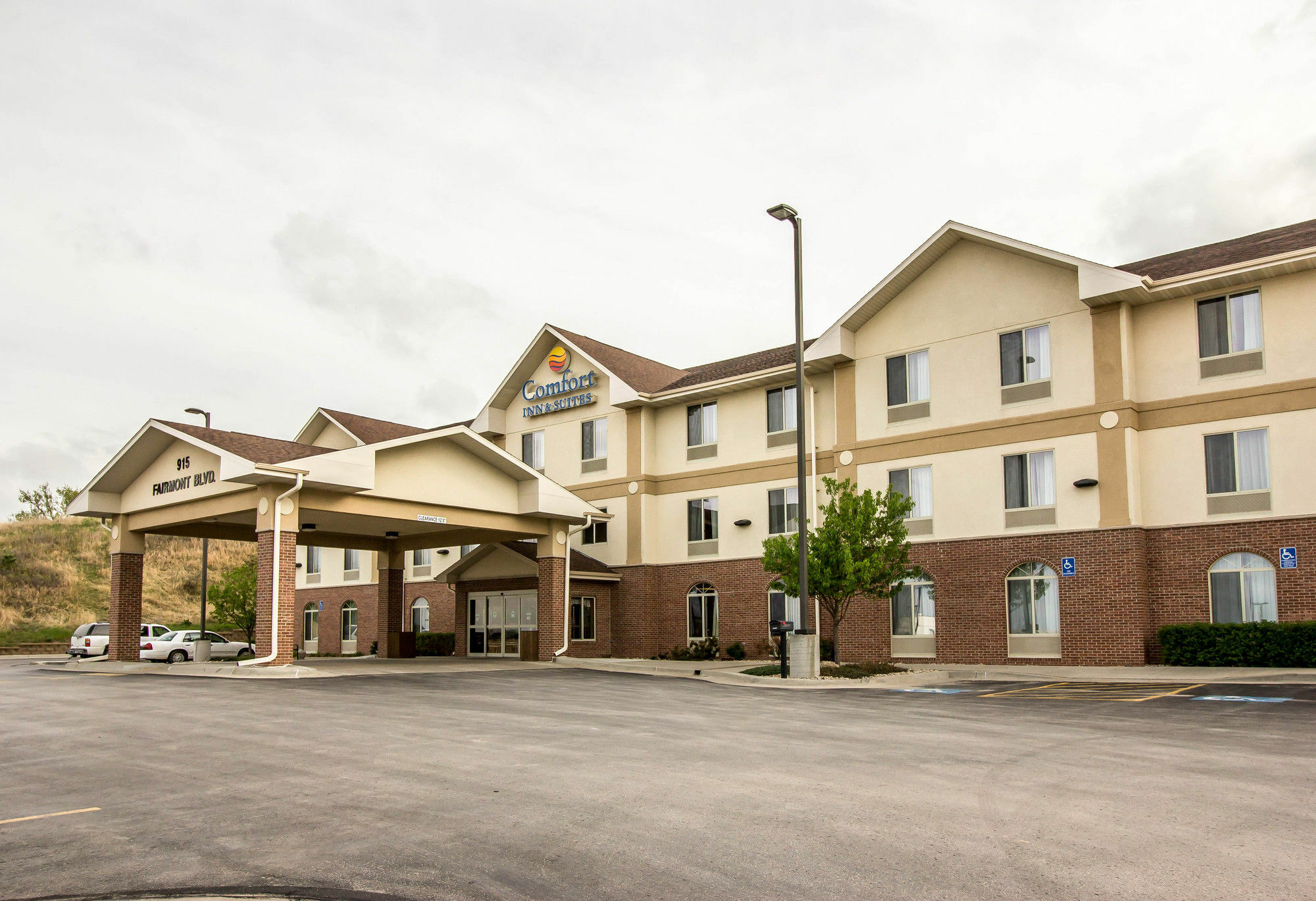 Comfort Inn & Suites Rapid City Exterior photo